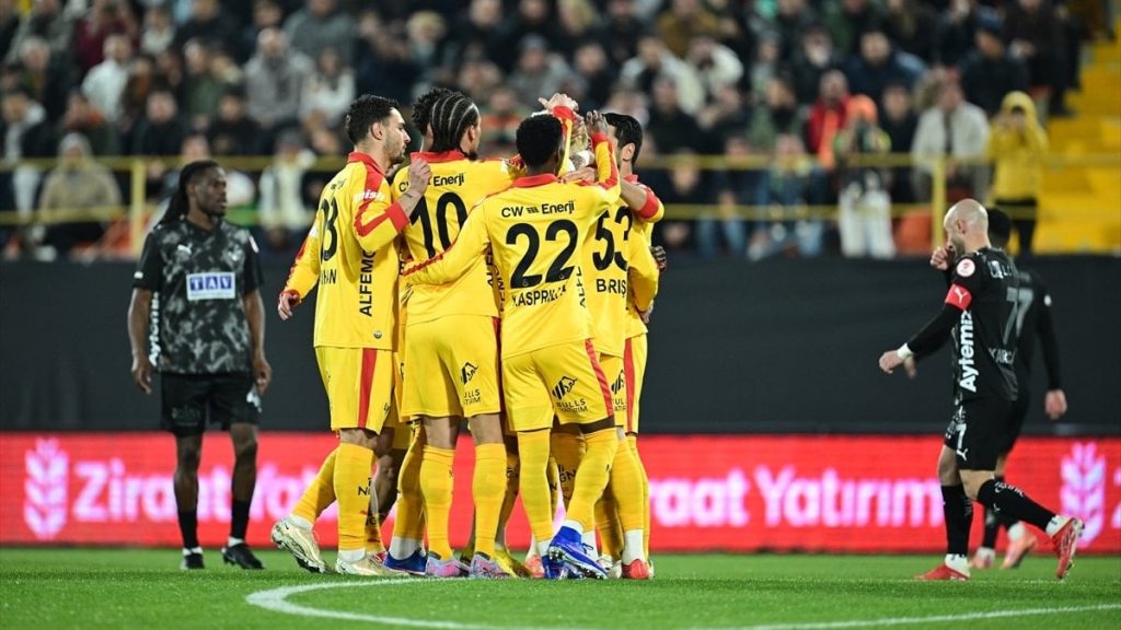 Alanyaspor’u iki golle geçtiler! Galatasaray, lider olarak çeyrek finale çıktı