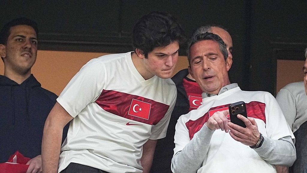 Ali Koç ve oğlu, Türkiye – Romanya maçına geldi