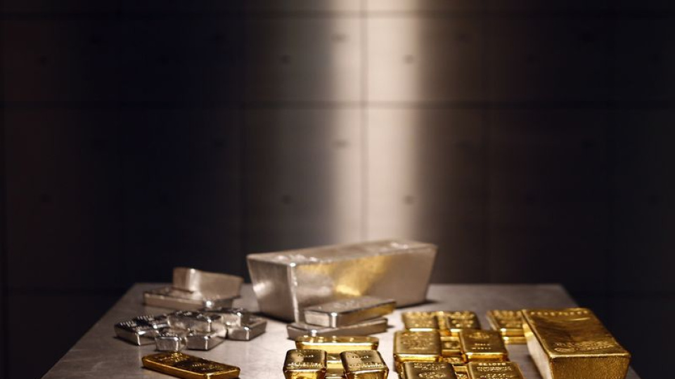 Altın ve gümüş çakıldı