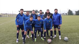 Amatör futbol takımı tek penaltı atışı için 226 kilometre yol katetti