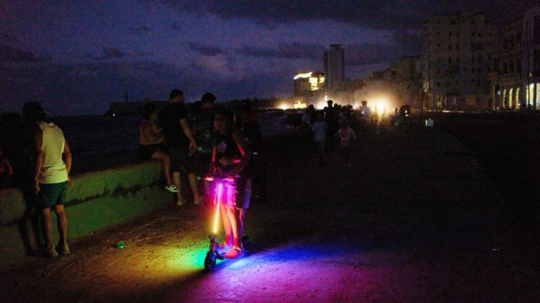 Ambargo altındaki Küba’da ülke genelinde elektrik kesintisi