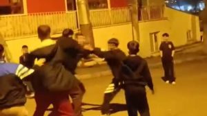 Ankara’da bir çocuk önü kesilerek yaşıtları tarafından darbedildi