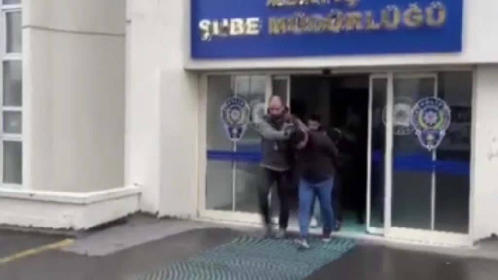 Ankara’da vatandaşları kendini polis ve savcı olarak tanıtıp 15 milyon lira dolandıran şüpheliler yakalandı