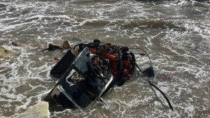 Antalya’da 2 balıkçı alabora olan tekneden yüzerek kurtuldu