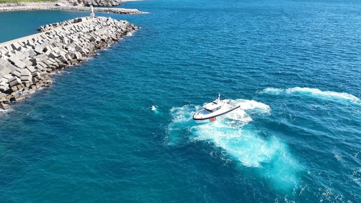 Antalya’da balıkçı teknesi battı: 3 kişi denize atlayarak kurtuldu