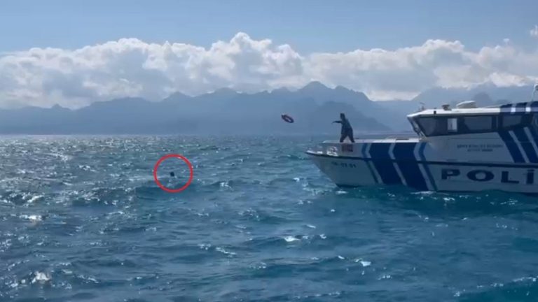 Antalya’da denize açıldığı kano devrildi: Suda 3 saat kurtarılmayı bekledi