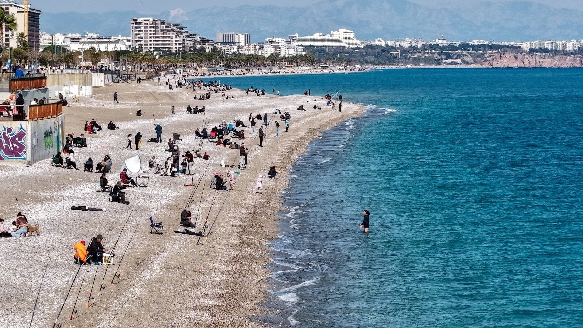 Antalya’da iki ayrı mevsim bir arada