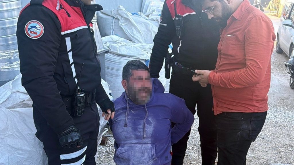 Antalya’da iş yerini yakmaya çalıştı