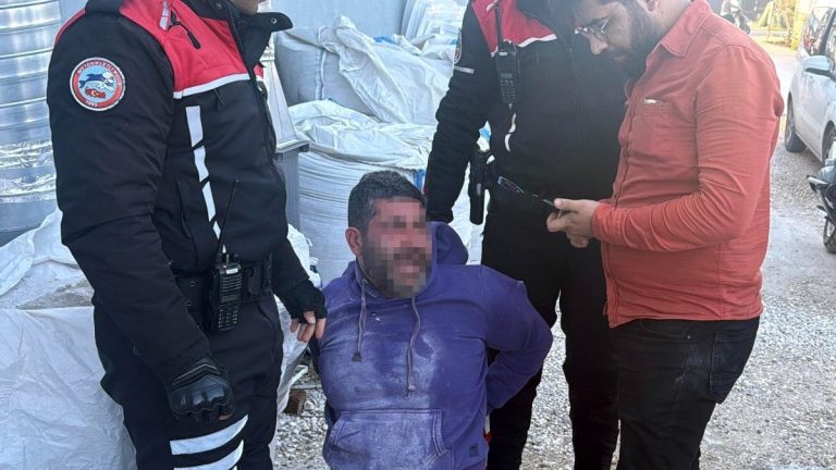 Antalya’da iş yerini yakmaya çalıştı