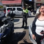 Antalya’da plakayı kağıtla kapattı, 140 bin TL ceza yedi: Kasktan ceza yiyin