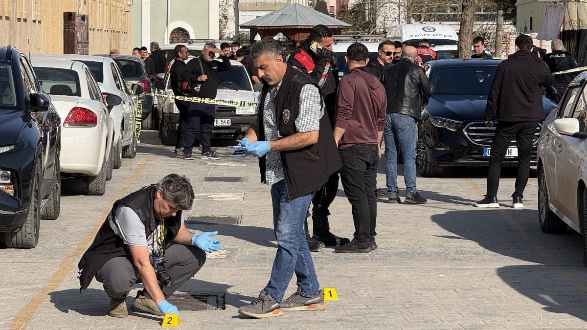 Antalya’da sokak ortasında silahlı saldırı kamerada