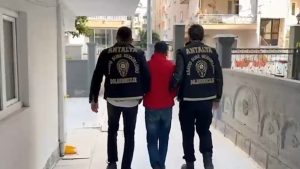 Antalya’da yüksek kar vaadiyle 480 bin lira dolandırıcılık yapan 2 şahıs tutuklandı
