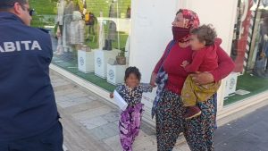 Antalya’da zabıtaya direnen dilenci: Taciz ediyorlar yetişin