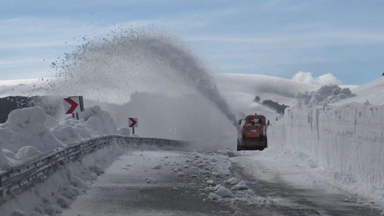 Ardahan Bülbülan Geçidi’nde karla mücadele