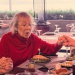 Ata Demirer’den duygusal paylaşım! Annesiyle Boğaz’da poz verdi