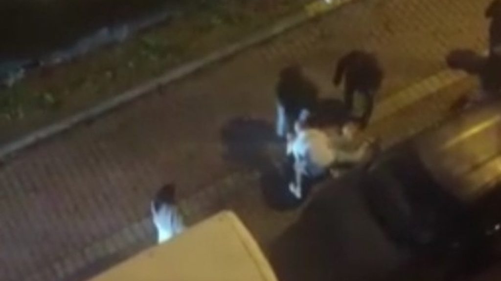 Avcılar’da alacak verecek kavgası: Bir kadın sinir krizi geçirdi