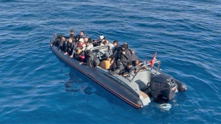 Aydın’da 2 göçmen kaçakçısı ile 101 düzensiz göçmen yakalandı