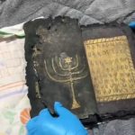 Aydın’da altın işlemeli dua kitabı ele geçirildi