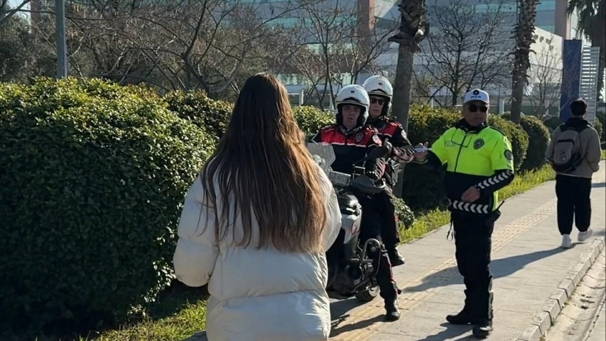 Aydın’da sınav öncesi kimliğini unutan öğrencinin yardımına motorize polis timi yetişti