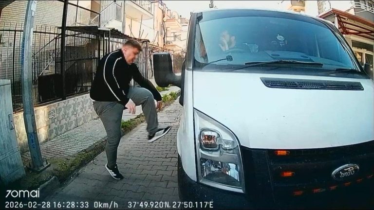 Aydın’da trafikte tartıştığı kişinin kamyonetine saldırdı: Aracın camını yumrukladı