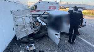 Aydın’da yolcu otobüsüyle çarpışan otomobilin sürücüsü yaşamını yitirdi