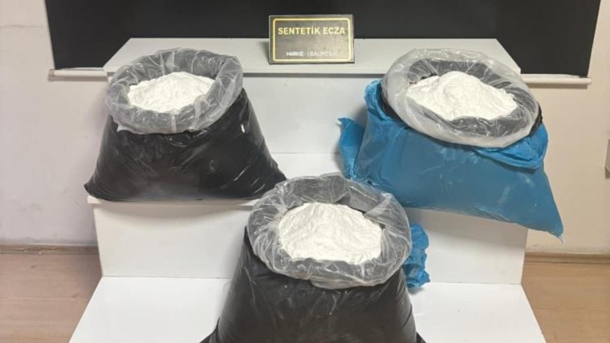 Balıkesir’de otomobilde 72 kilo uyuşturucu hap hammaddesi ele geçirildi