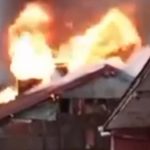 Bartın’da 4 katlı binanın çatısı alev alev yandı