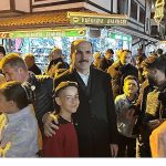 Başkan Altay Ramazanın Son Teravih Namazı Sonrası Esnafla ve Vatandaşla Buluştu