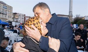 Başkan Tugay: Ne saraylara ne şatafatlı sofralara ihtiyacımız var