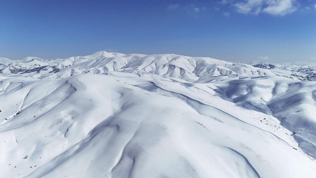 Bayburt’a kış geri döndü: 2 metre kar oluştu