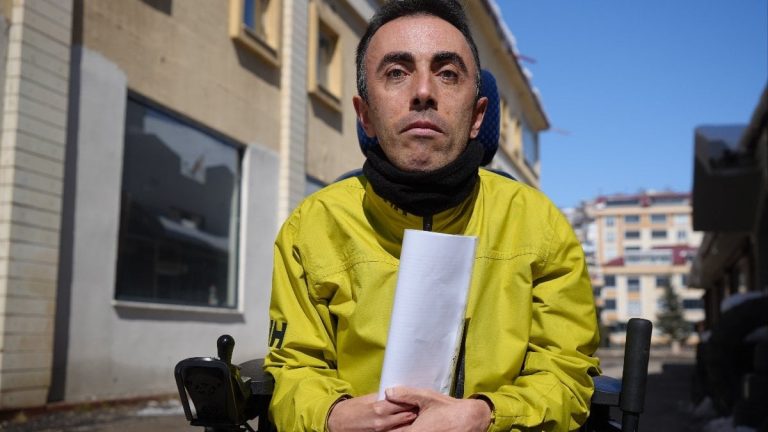 Bayburt’ta engelli vatandaşa çarpan sürücüye 15 bin TL para cezası