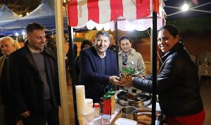 Bayındır’da Müzik ve Çiçeklerle Dolu Akşam: Kadınlar Günü Ramazan Sokağı’nda Kutlandı