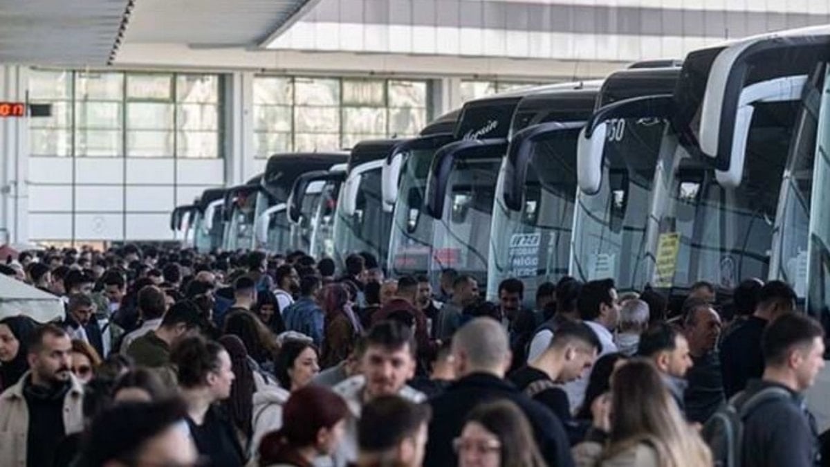 Bayram yolculuğunda yoğunluk: İstanbul çıkışlı otobüs seferlerinin yüzde 90’ı doldu