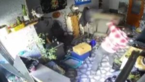 Beylikdüzü’nde mal sahibinden emlakçı dükkanına zarar