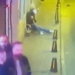 Beyoğlu’nda uyuyan kişinin telefonunu çalan zanlı suçüstü yakalandı