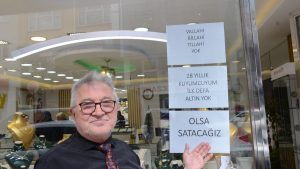 Bilecik’te kuyumcu dükkanına yazı astı: Altın yok