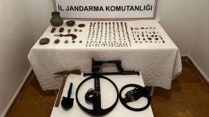 Bilecik’te tarihi eser operasyonu: Evden 349 parça çıktı