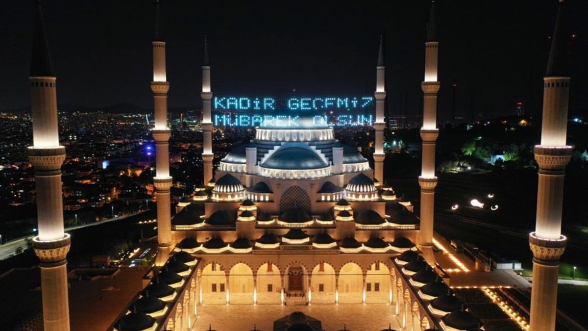 ‘Bin aydan daha hayırlı’ Kadir Gecesi, yarın idrak edilecek