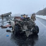 Bitlis’te tır ile otomobilin çarpıştığı kazada 2 kişi can verdi