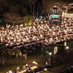 Boğaziçi Üniversitesi bahçesinde cemaatle akşam namazı