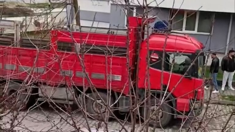 Bolu’da çalıntı tır sokakta park halinde bulundu