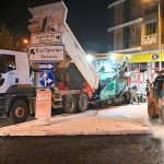 Bornova’da gece asfalt mesaisi