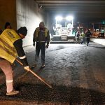 Bornova’da yağmur bitti, asfalt serimi başladı