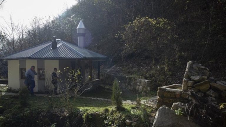 Bosna Hersek’in en küçük camisi: 10 kişi ibadet edebiliyor