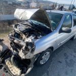 Bozüyük’te yol üzerindeki kalas, kazaya sebep oldu: 2 yaralı