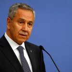 Bülent Arınç eşiyle umreye gitti