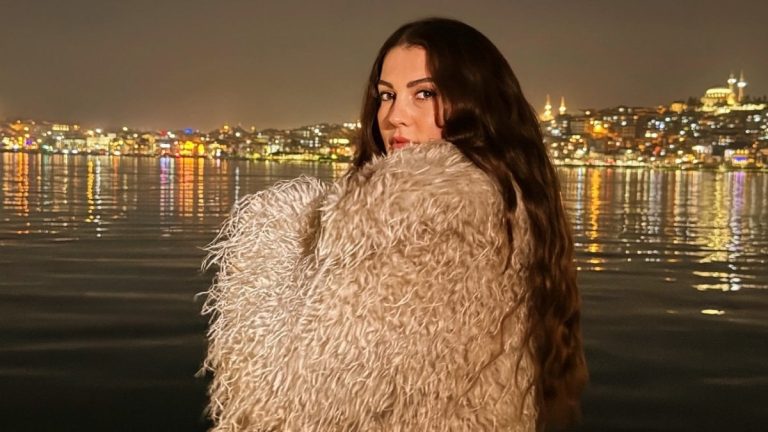 Burcu Özberk ve Metin Hara görüşmeye başladı! Birbirlerini takip etmeye başladılar