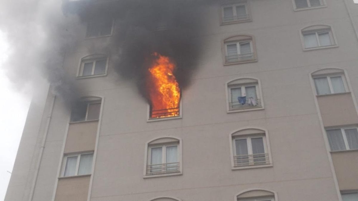Bursa’da 8 katlı binada yangın