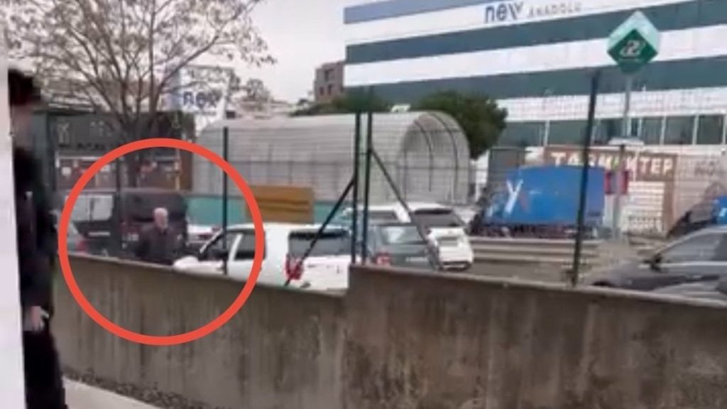 Bursa’da aşlı adam trafikte zor anlar yaşattı