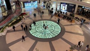 Bursa’da bayramın ilk gününde AVM’lerde yoğunluk oluştu